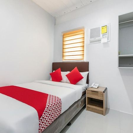 Super Oyo 515 Finnex Hotel Mandaluyong Esterno foto