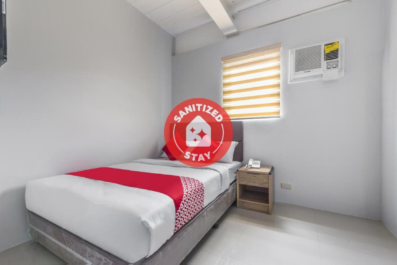Super Oyo 515 Finnex Hotel Mandaluyong Esterno foto