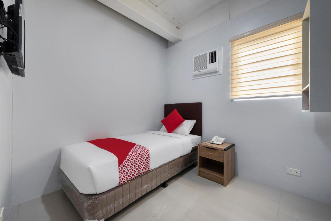 Super Oyo 515 Finnex Hotel Mandaluyong Esterno foto
