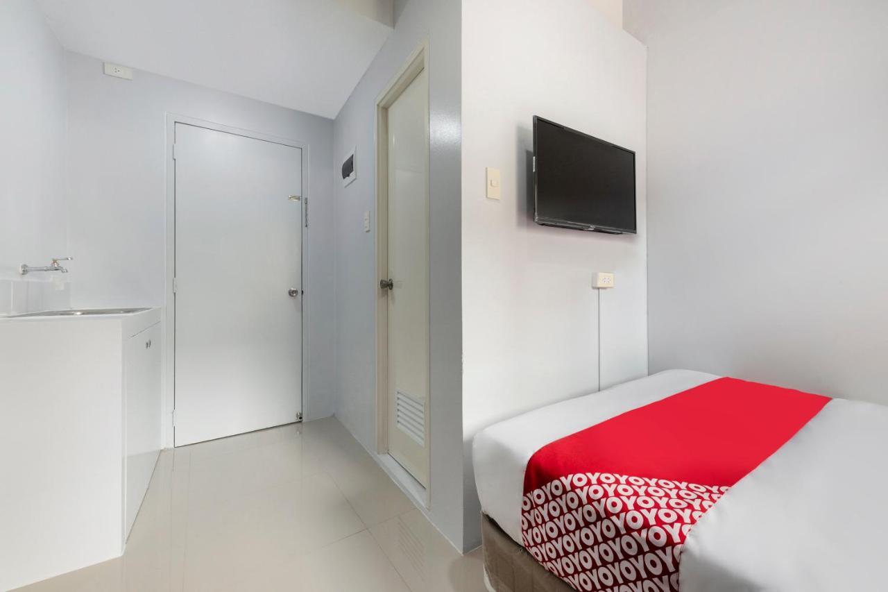 Super Oyo 515 Finnex Hotel Mandaluyong Esterno foto