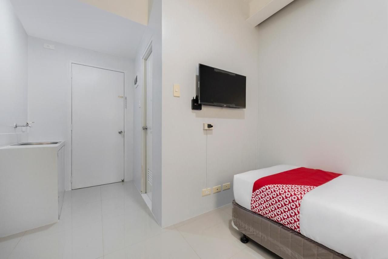 Super Oyo 515 Finnex Hotel Mandaluyong Esterno foto