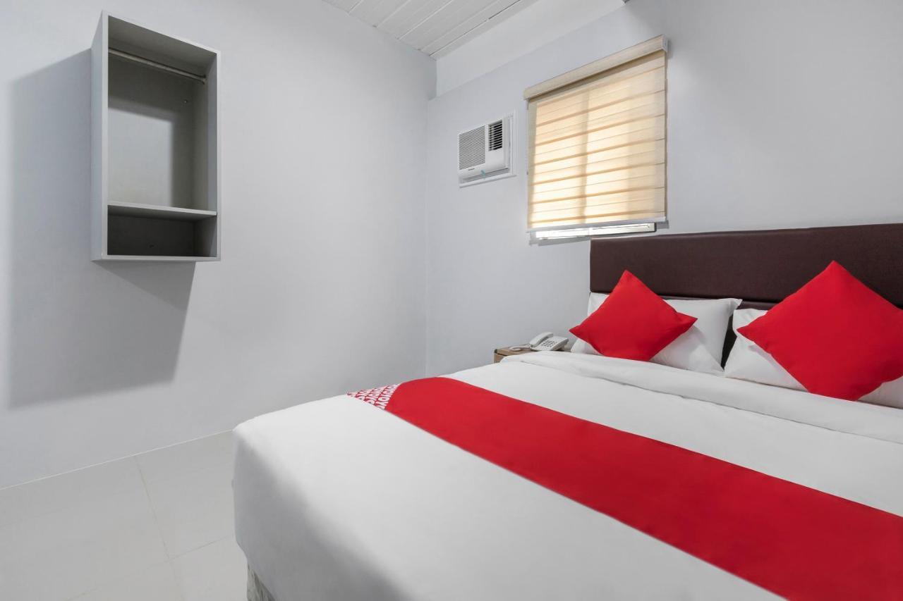 Super Oyo 515 Finnex Hotel Mandaluyong Esterno foto