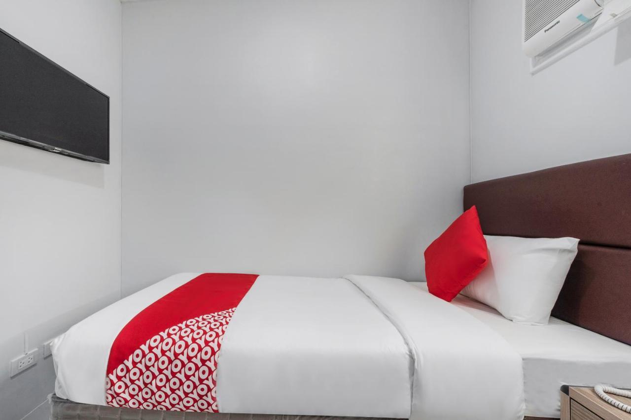 Super Oyo 515 Finnex Hotel Mandaluyong Esterno foto
