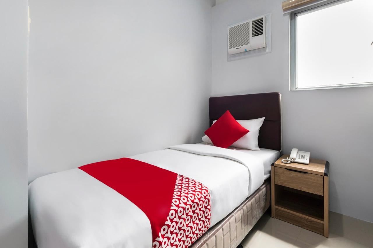 Super Oyo 515 Finnex Hotel Mandaluyong Esterno foto