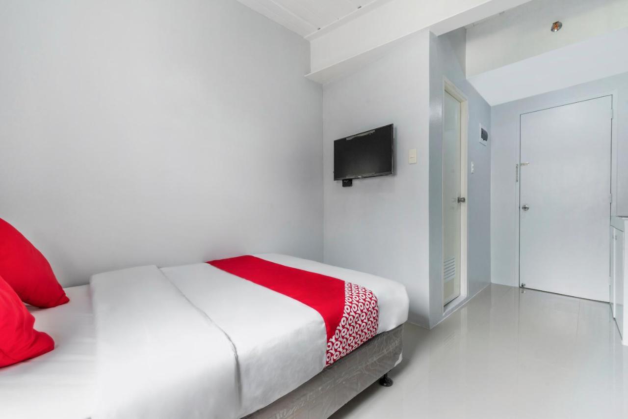 Super Oyo 515 Finnex Hotel Mandaluyong Esterno foto