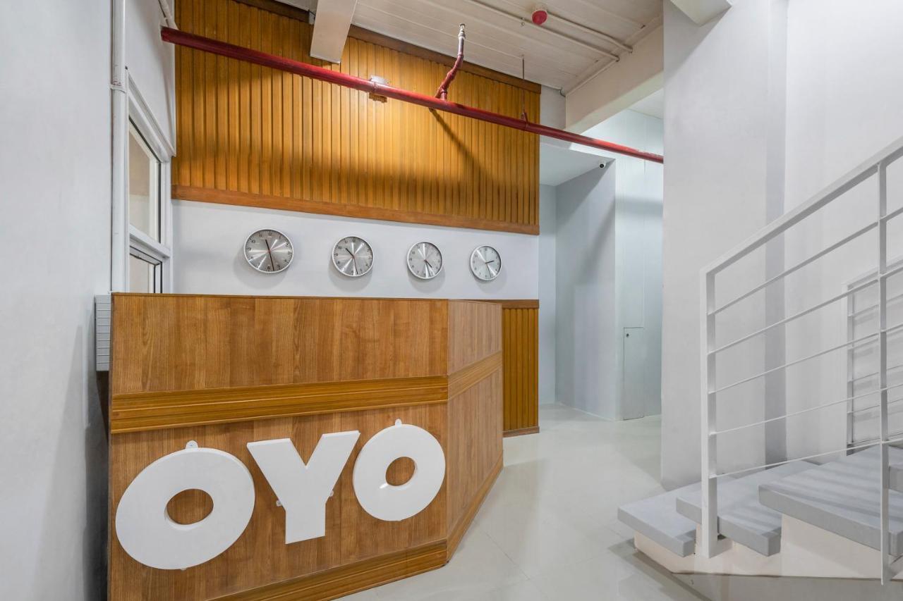 Super Oyo 515 Finnex Hotel Mandaluyong Esterno foto